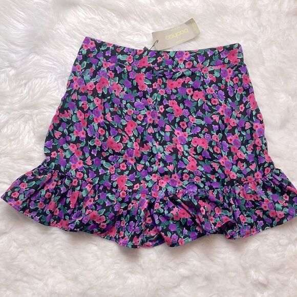 Boohoo 2-piece Floral High Waist Ruffle Shorts & Tie Crop Flutter Sleeve Top - Picture 6 of 16